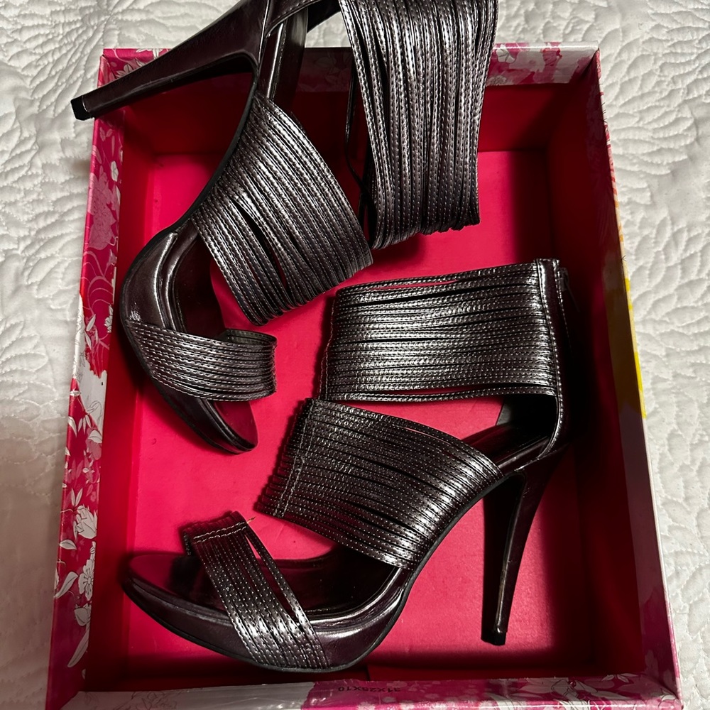Sandals - Picture 2 of 4